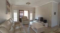 Lounges - 12 square meters of property in Rua Vista