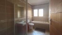 Bathroom 1 - 8 square meters of property in Rua Vista