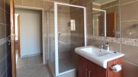Bathroom 1 - 8 square meters of property in Rua Vista