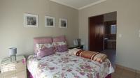 Main Bedroom - 13 square meters of property in Rua Vista