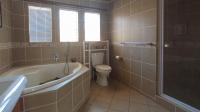 Main Bathroom - 9 square meters of property in Rua Vista