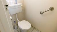 Bathroom 1 - 6 square meters of property in Windermere