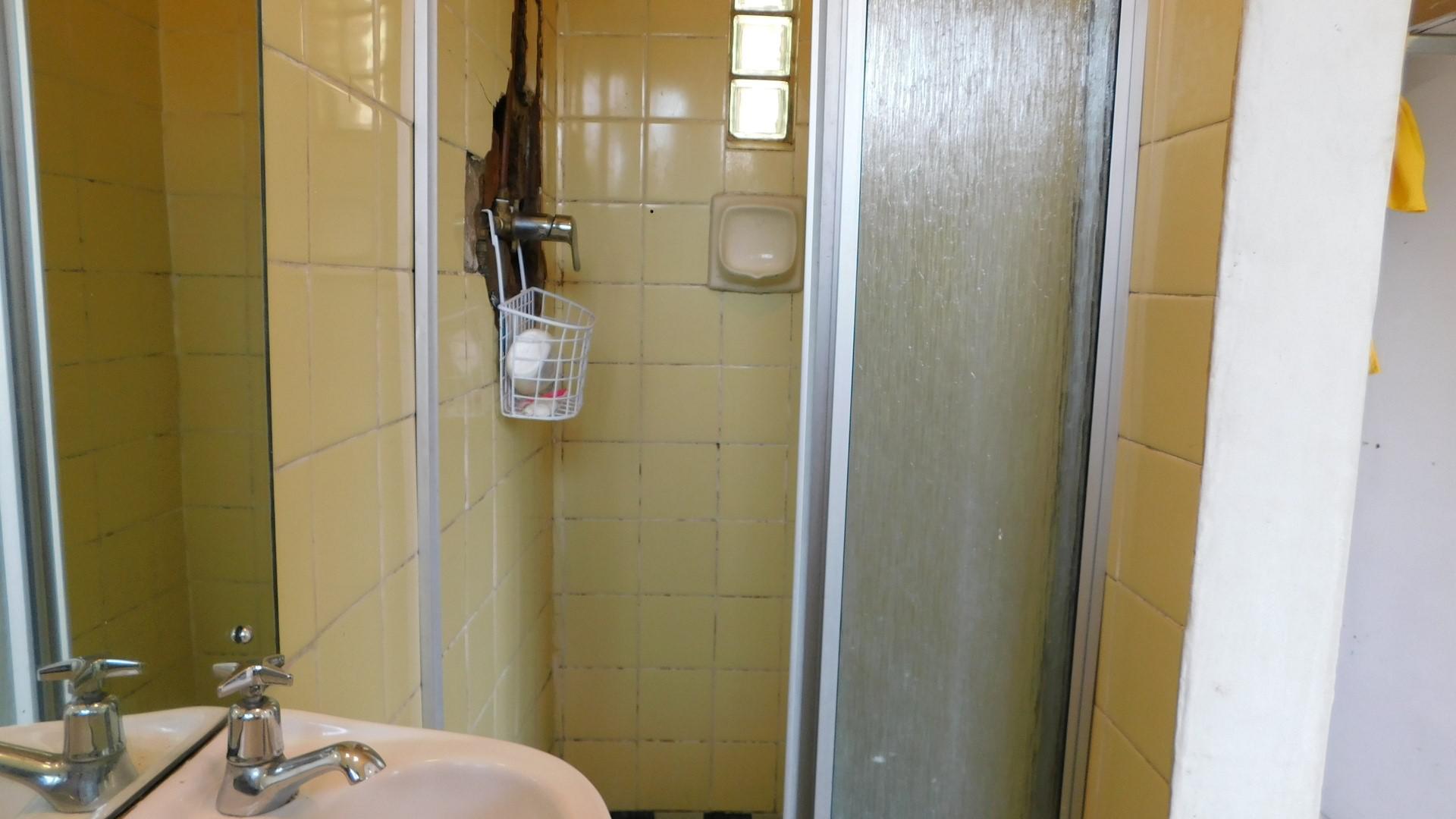 Main Bathroom - 3 square meters of property in Pinetown 