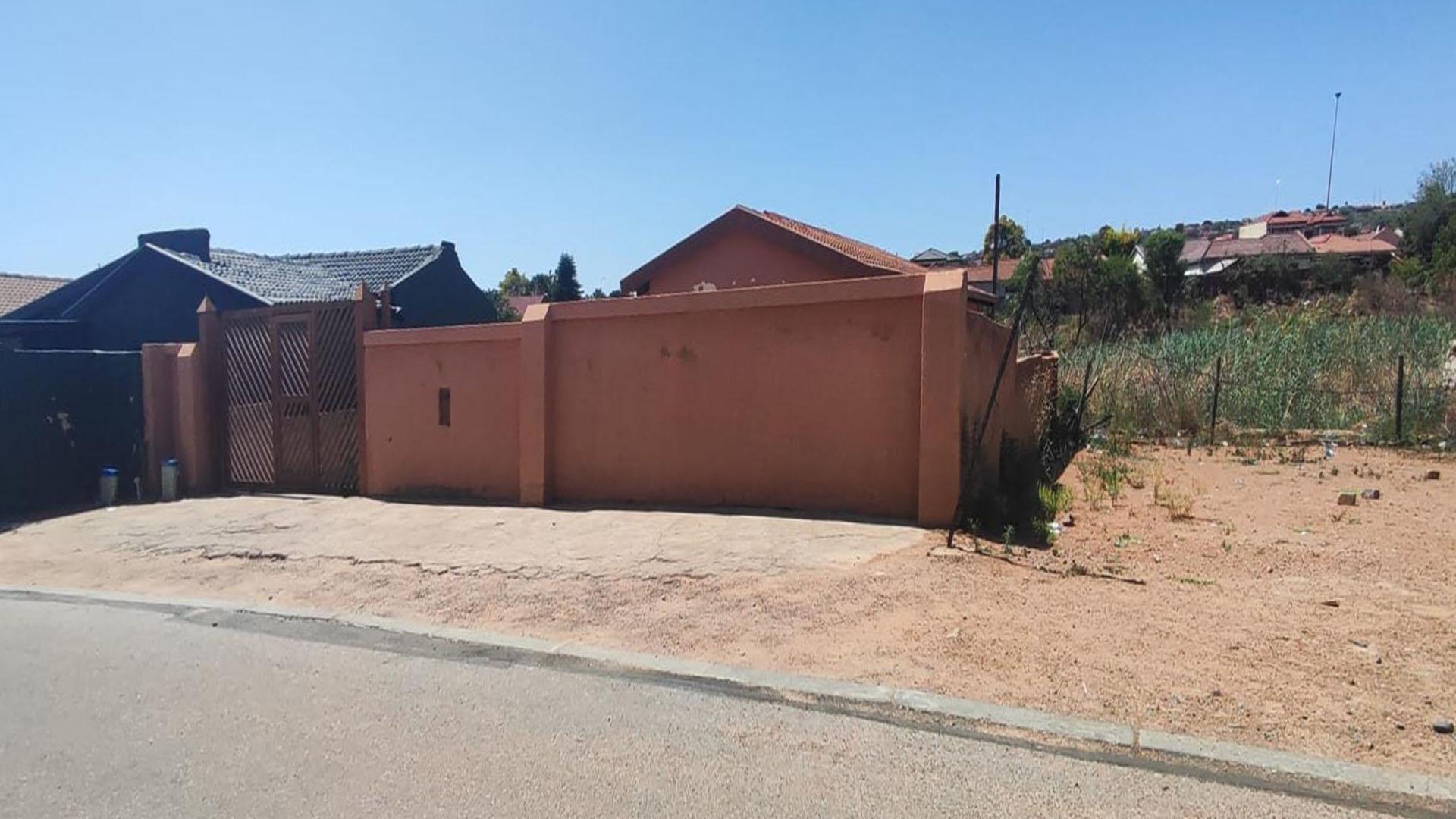 Front View of property in Soshanguve