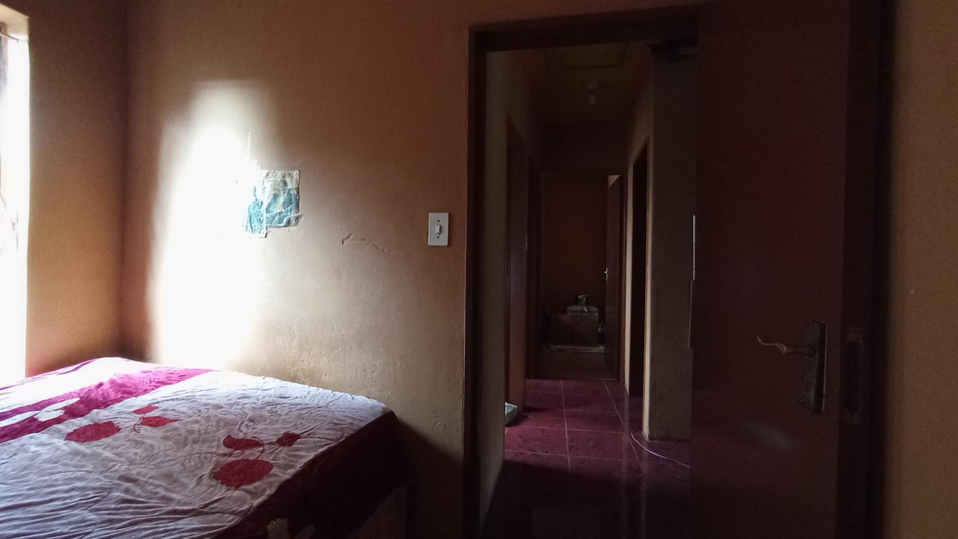 Bed Room 1 - 7 square meters of property in Danville