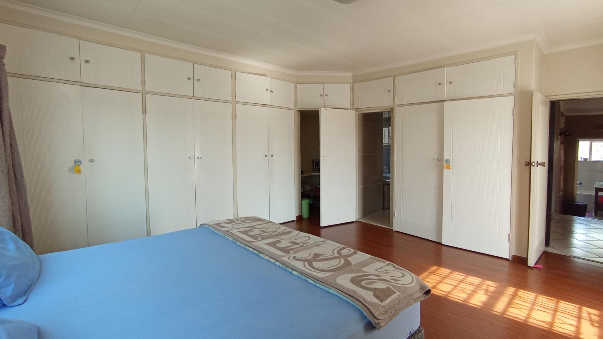 Main Bedroom - 29 square meters of property in Malanshof