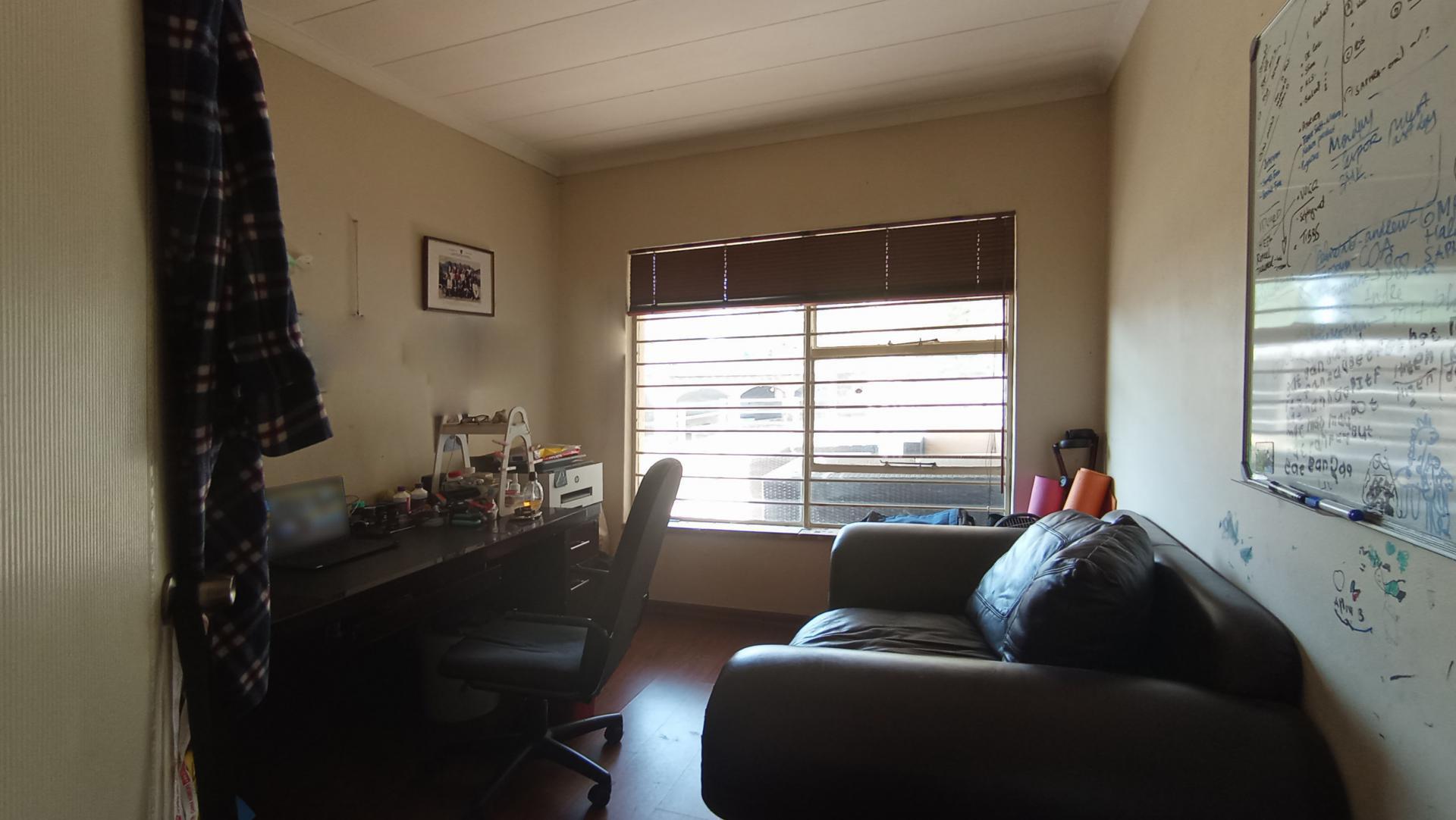 Study - 10 square meters of property in Malanshof