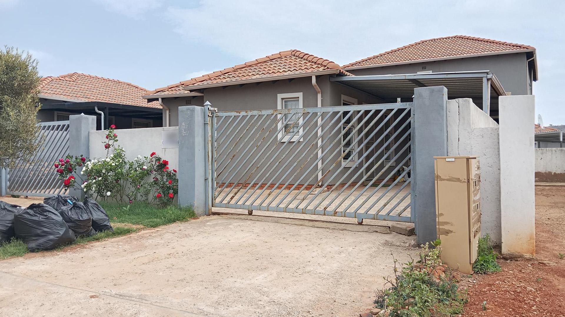 Front View of property in Lotus Gardens