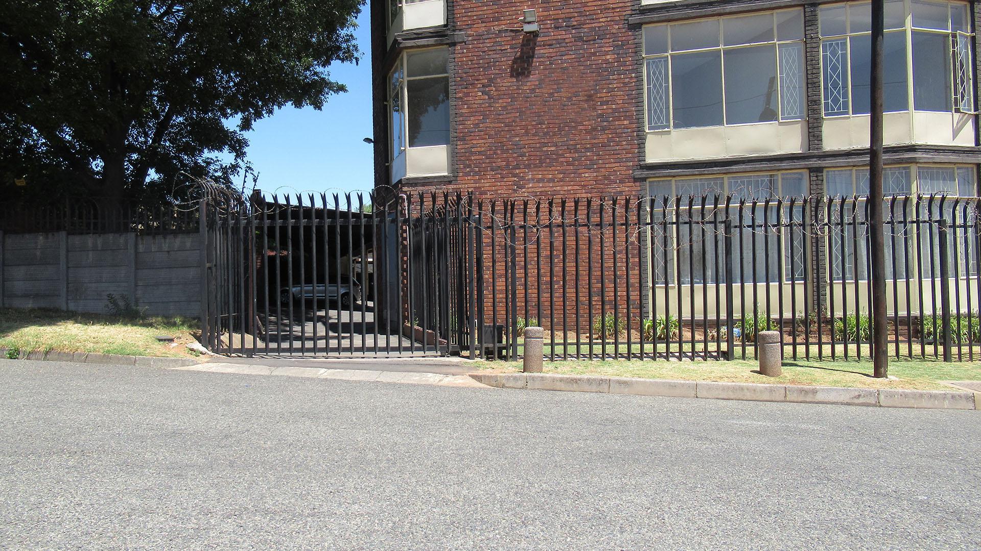 Front View of property in Haddon