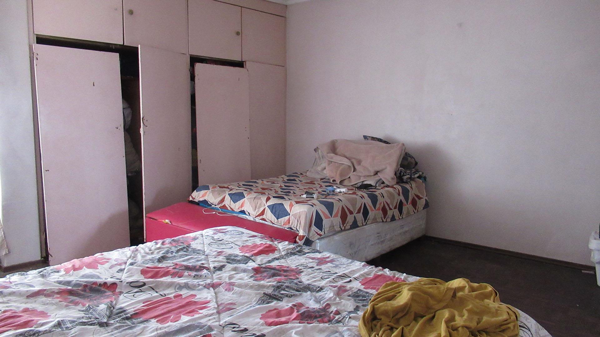 Bed Room 1 - 26 square meters of property in Haddon