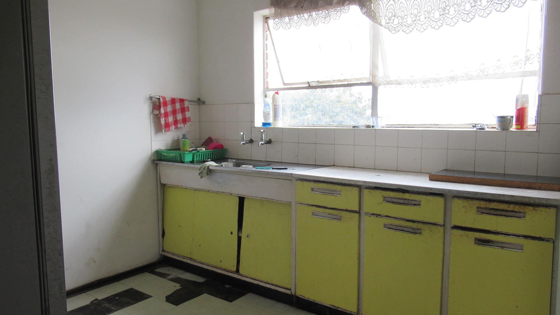 Kitchen - 13 square meters of property in Haddon