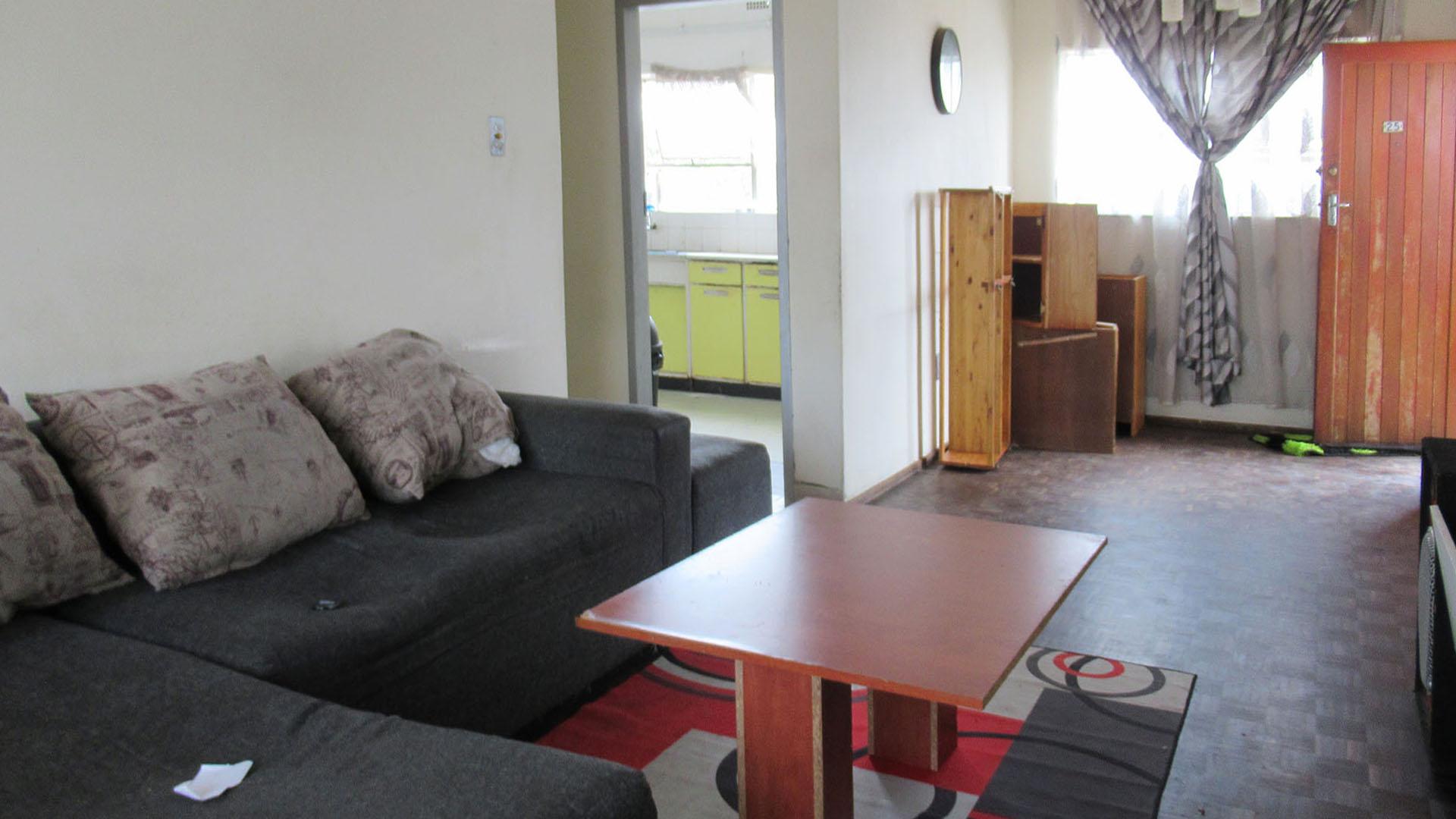 Lounges - 20 square meters of property in Haddon