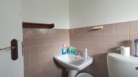 Bathroom 1 - 5 square meters of property in Windsor