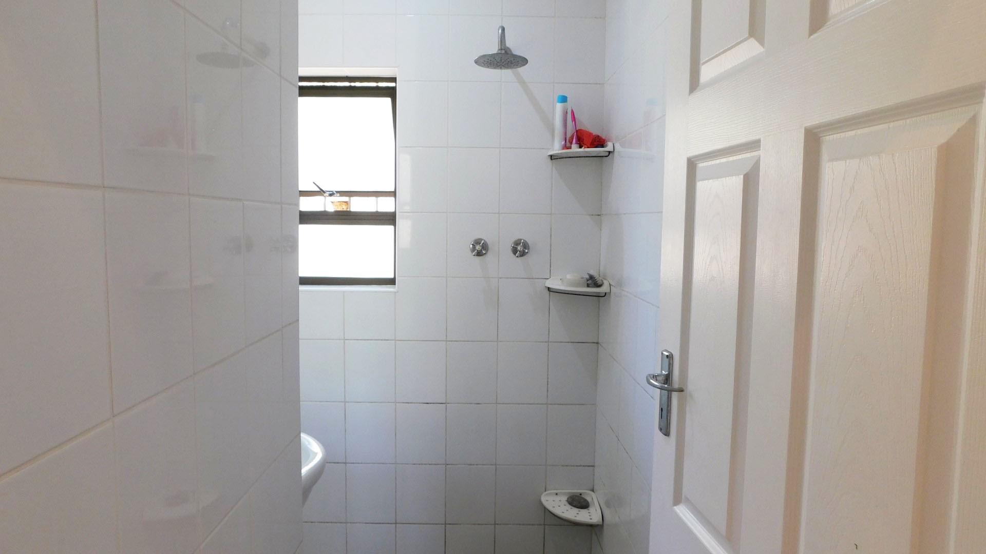 Bathroom 2 - 5 square meters of property in Ramsgate