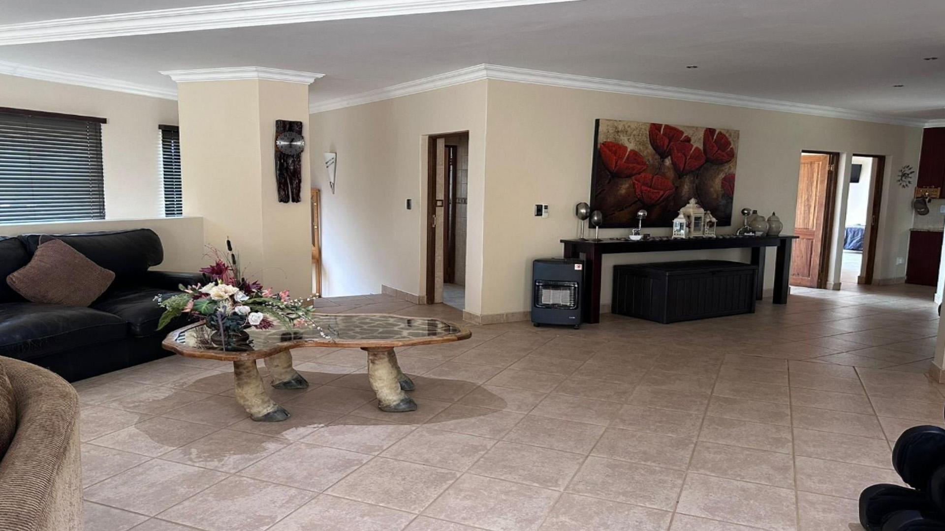 Lounges - 93 square meters of property in Woodlands Hills Wildlife Estate