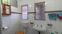 Bathroom 1 - 7 square meters of property in Ravenswood