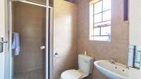 Main Bathroom - 5 square meters of property in Olievenhoutbos