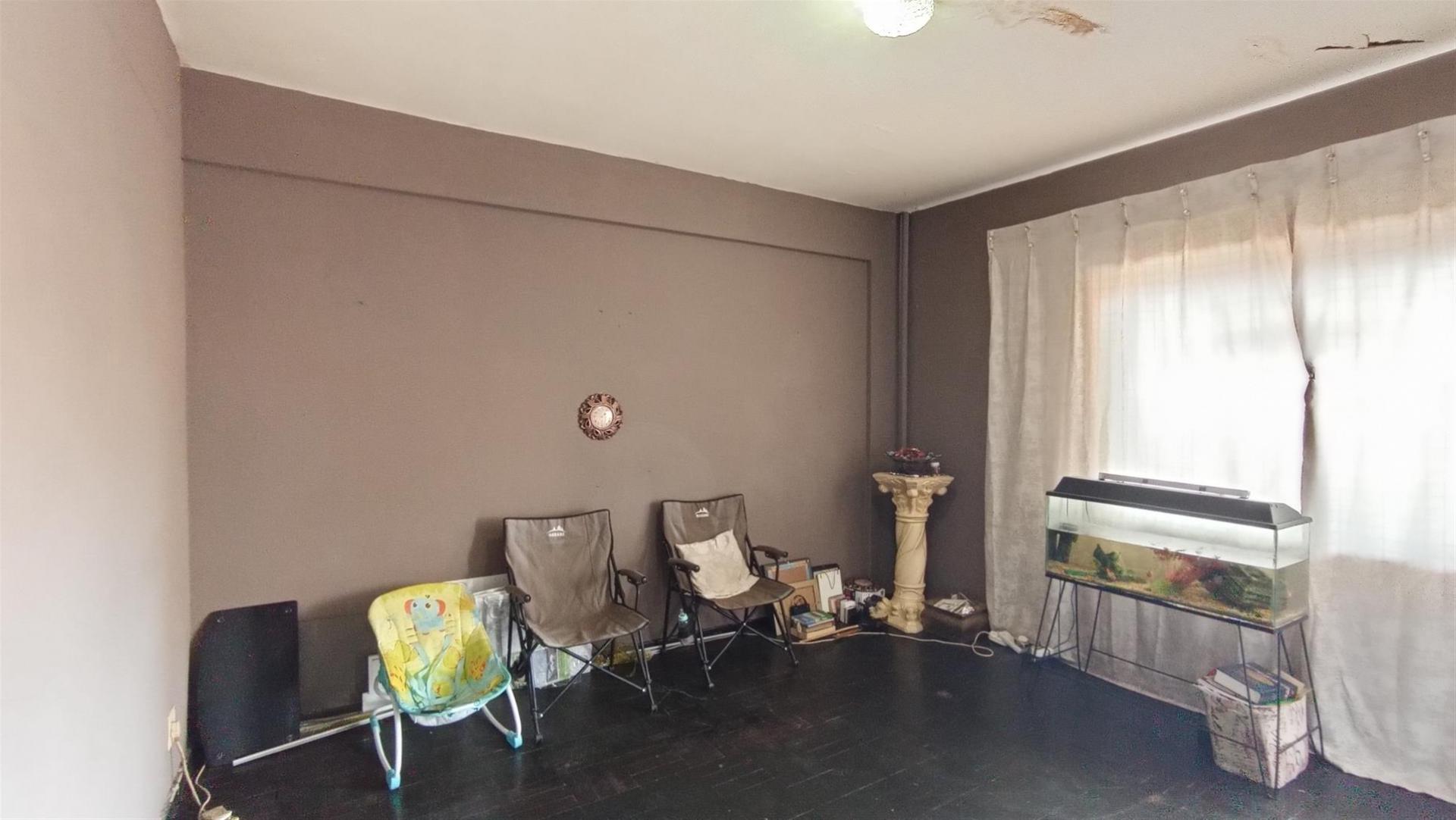 Lounges - 19 square meters of property in Boksburg