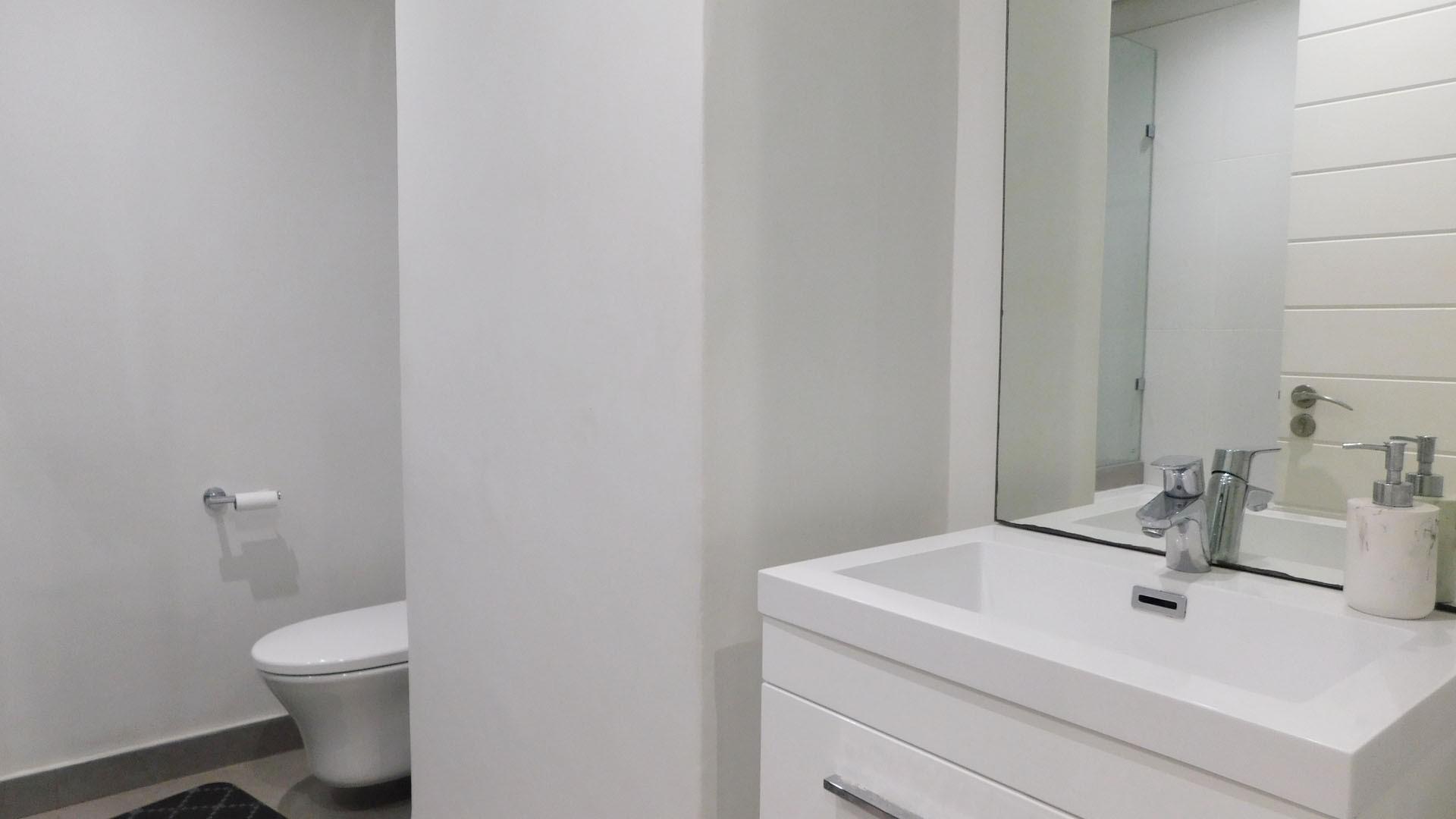 Bathroom 1 - 7 square meters of property in Hillhead