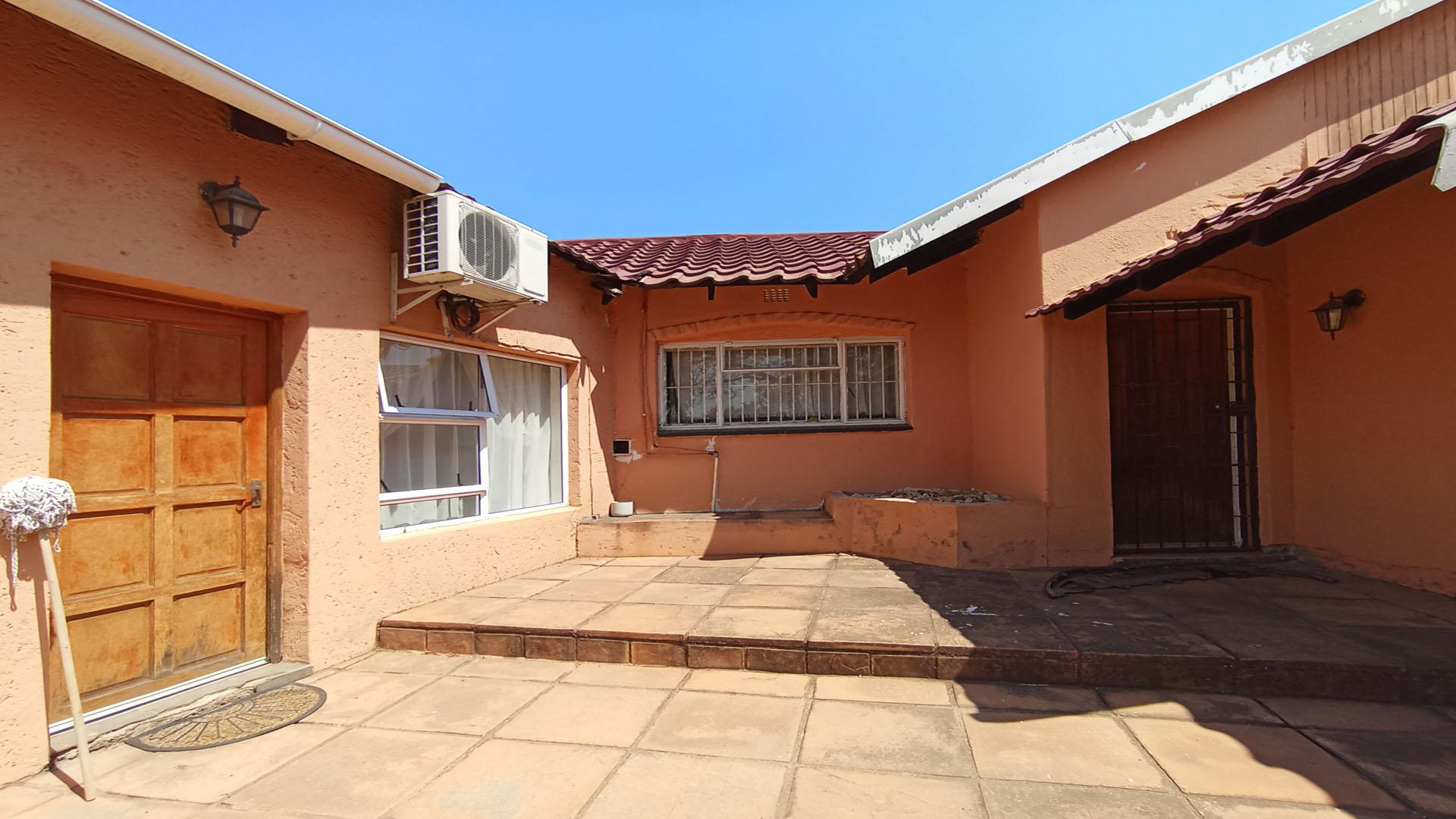 FNB Quick Sell 3 Bedroom House for Sale in Esther Park MR5