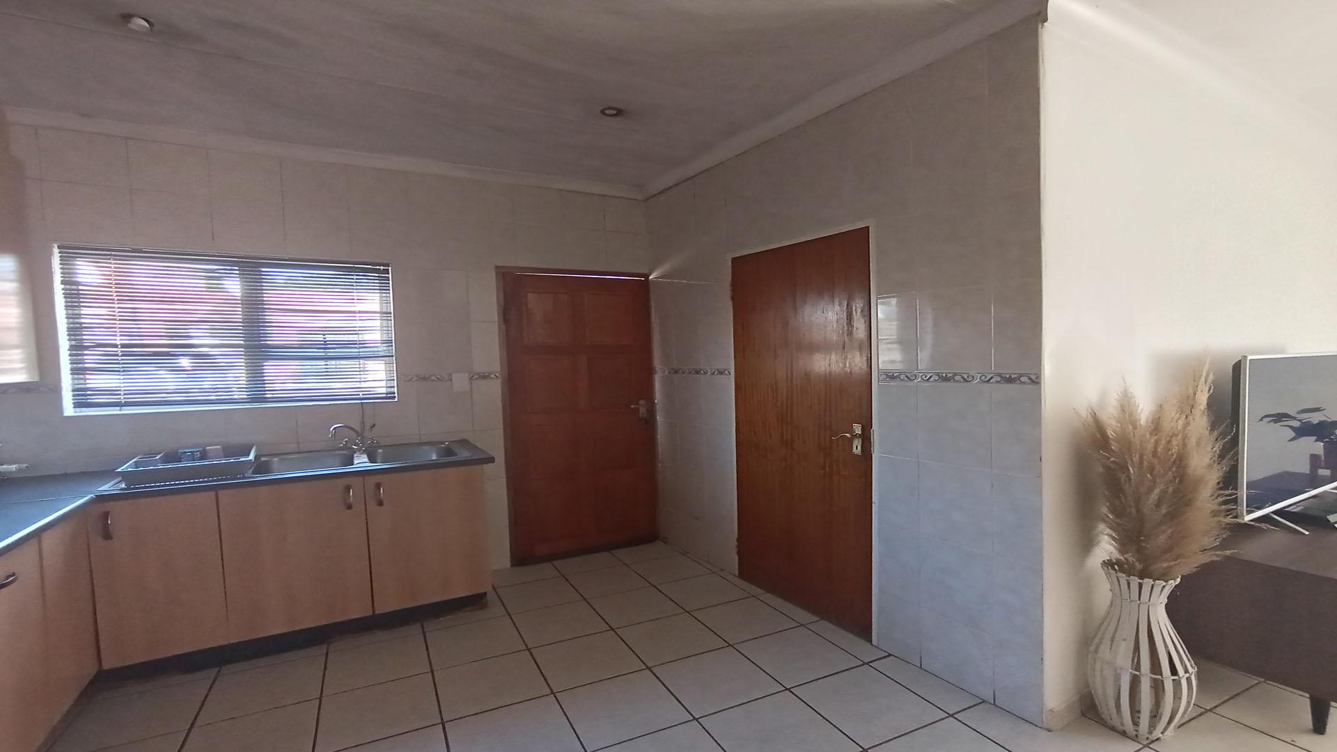 FNB Quick Sell 3 Bedroom House for Sale in Esther Park MR5