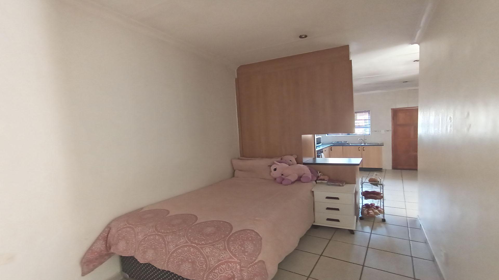 FNB Quick Sell 3 Bedroom House for Sale in Esther Park MR5