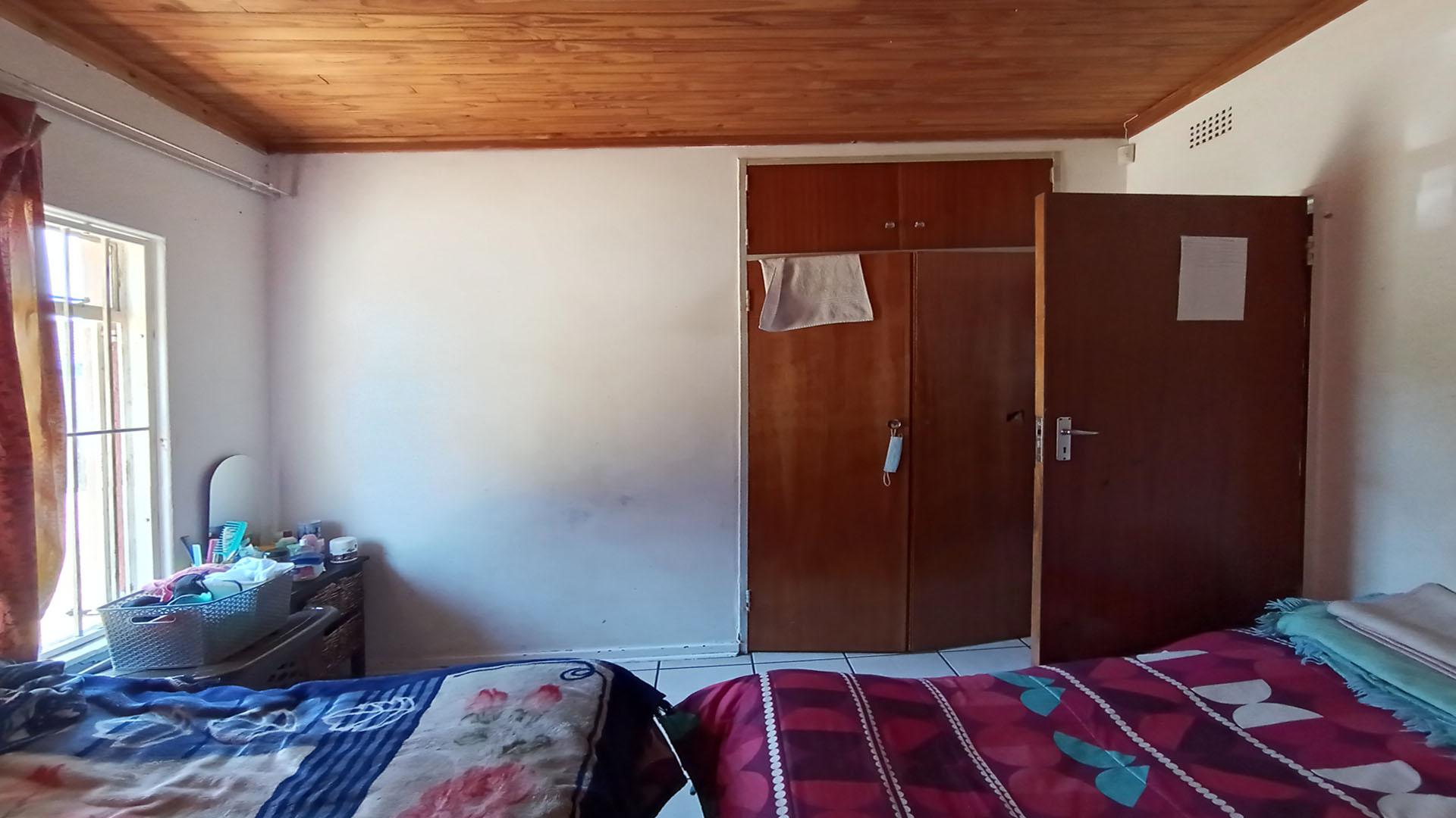 FNB Quick Sell 3 Bedroom House for Sale in Esther Park MR5
