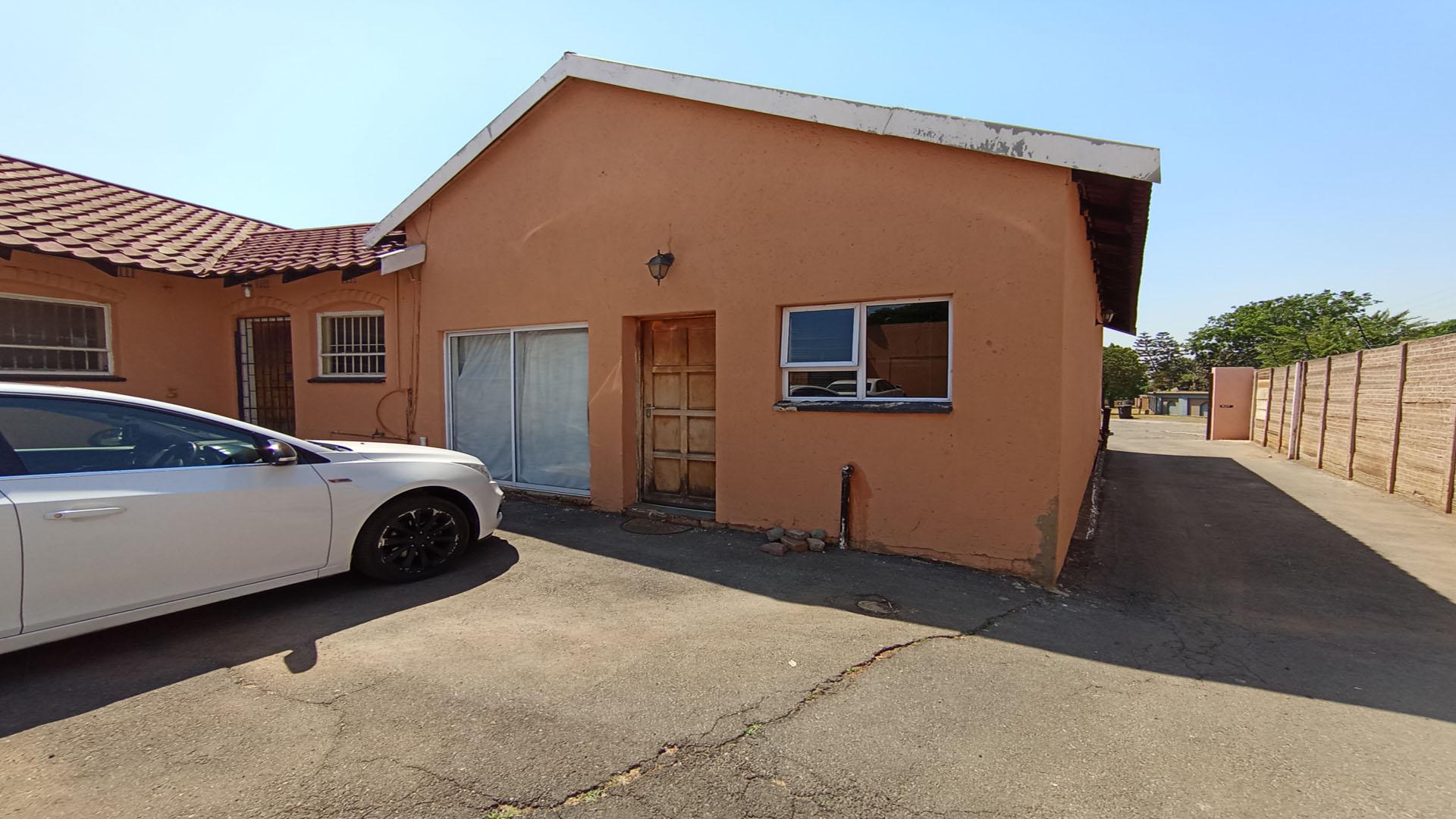 FNB Quick Sell 3 Bedroom House for Sale in Esther Park MR5