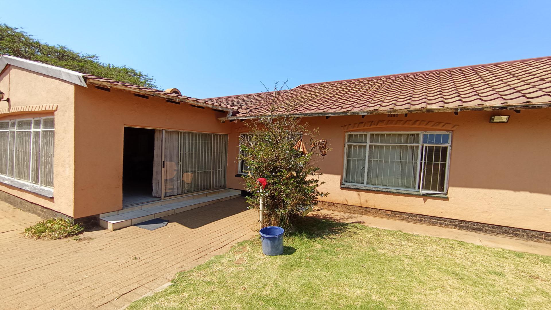 FNB Quick Sell 3 Bedroom House for Sale in Esther Park MR5