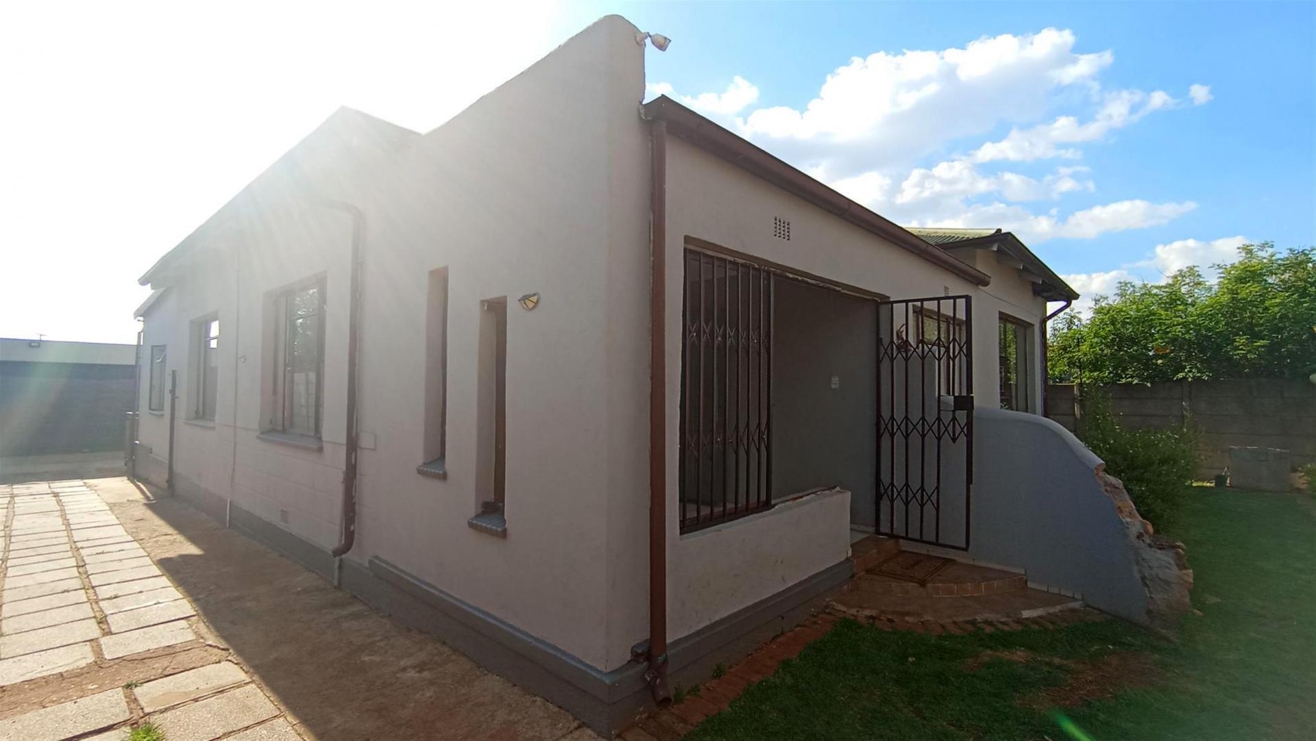 Front View of property in Krugersdorp North