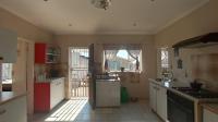 Kitchen - 18 square meters of property in Krugersdorp North