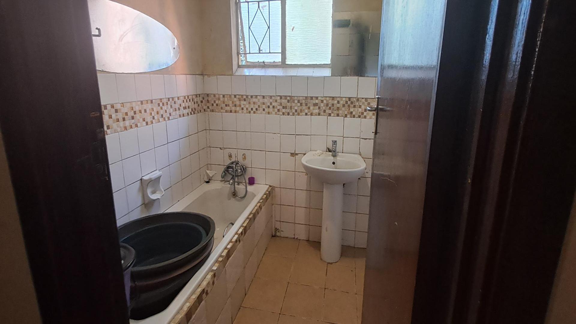 Bathroom 1 of property in King Williams Town