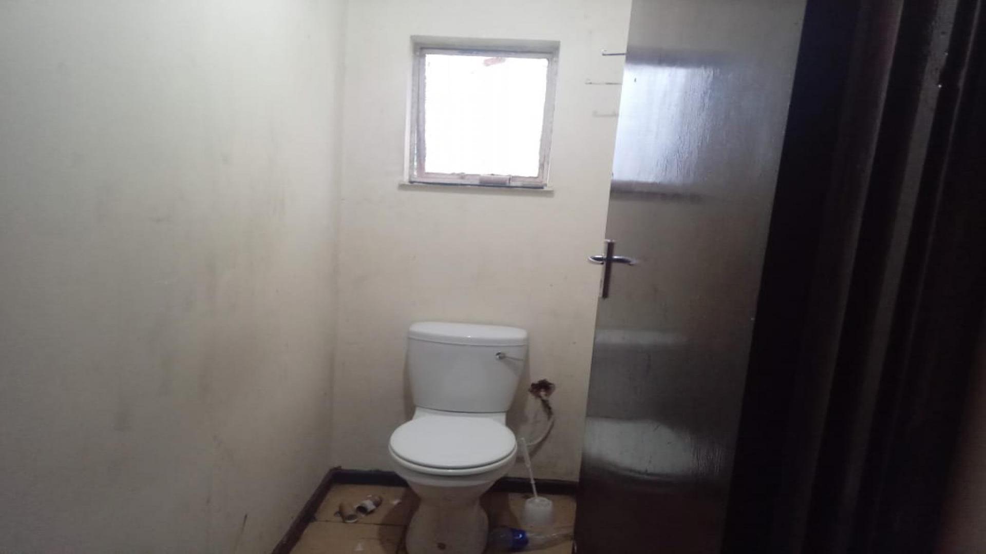 Bathroom 2 of property in King Williams Town