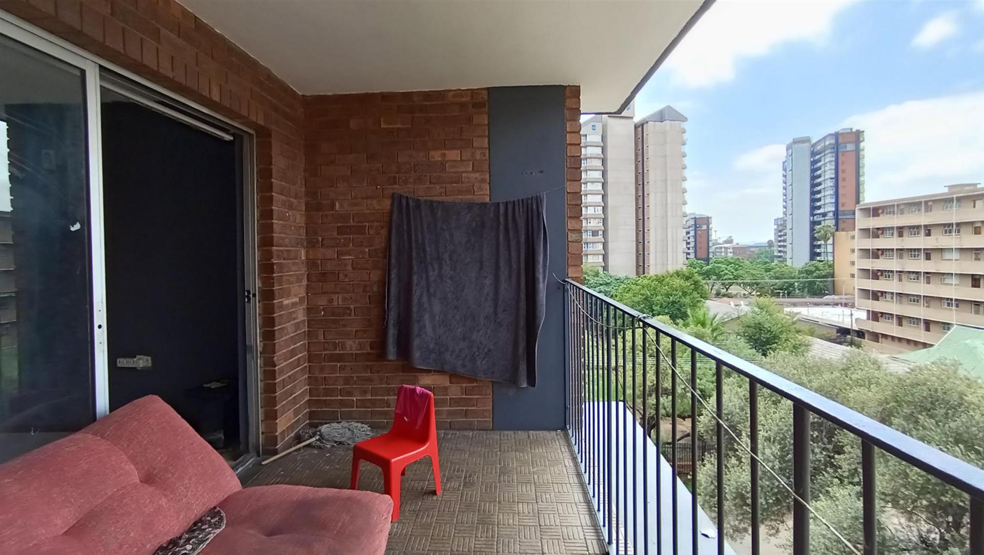 Balcony - 9 square meters of property in Sunnyside