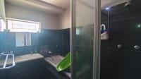 Bathroom 1 - 11 square meters of property in Vanderbijlpark