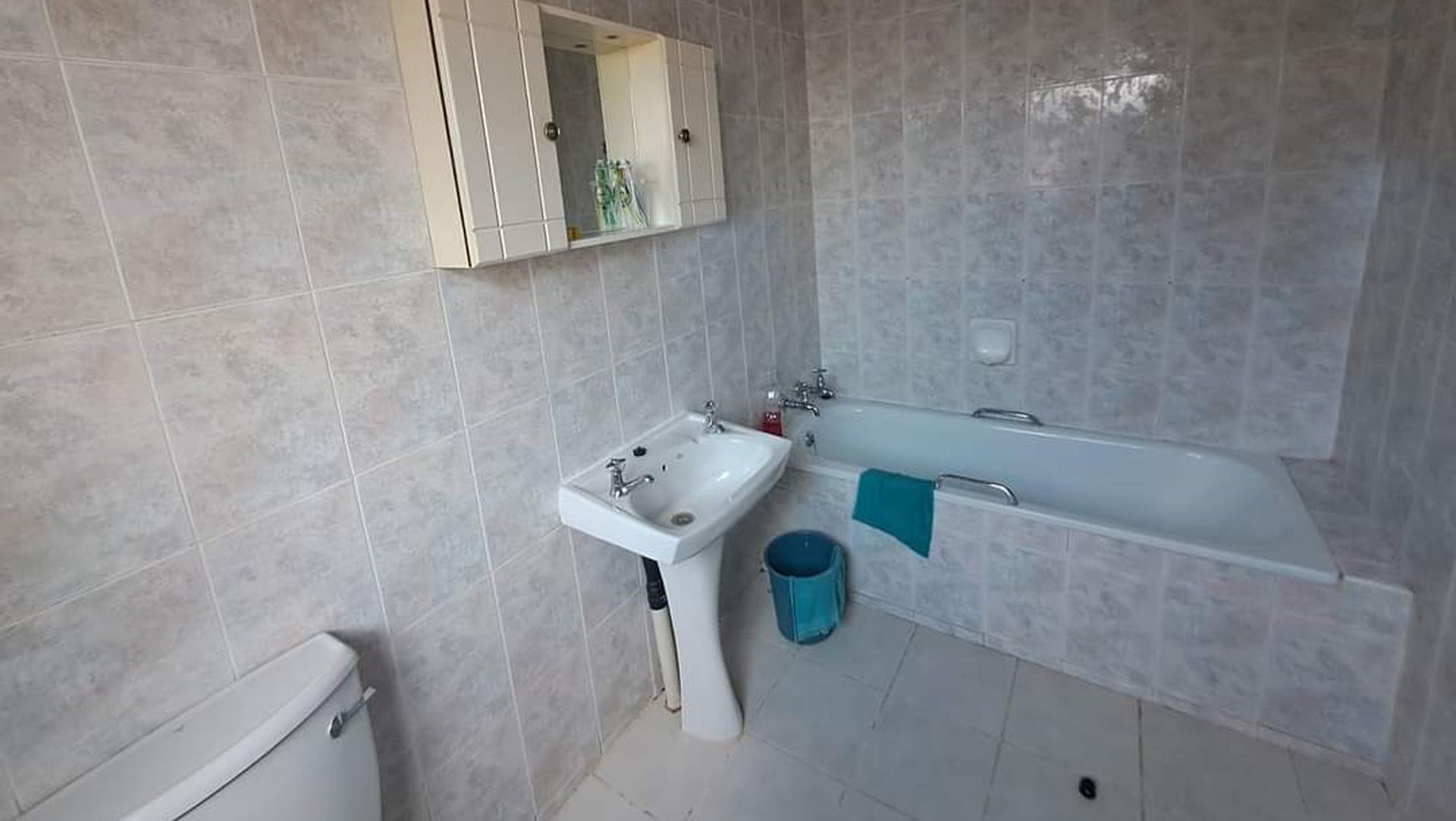 Bathroom 1 of property in Doringkruin