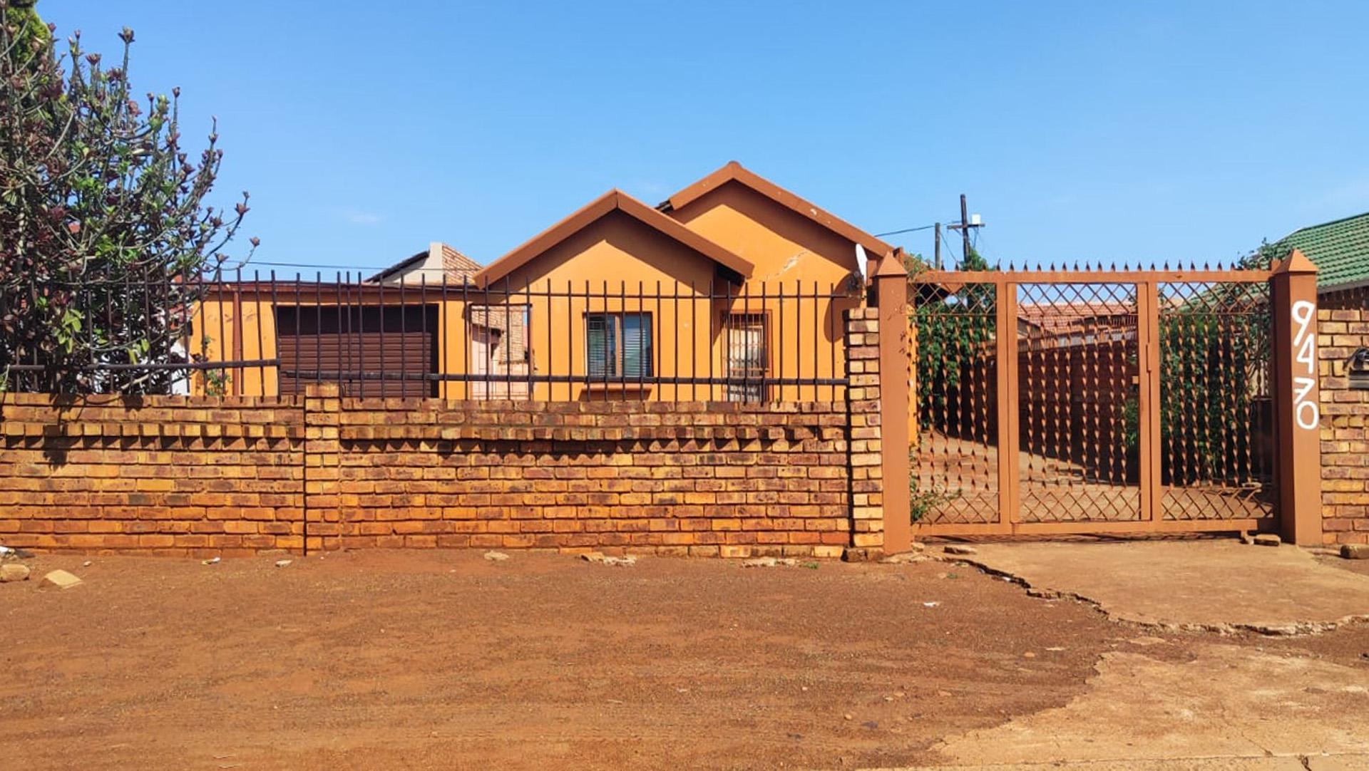 Front View of property in Ga-Rankuwa Unit 17