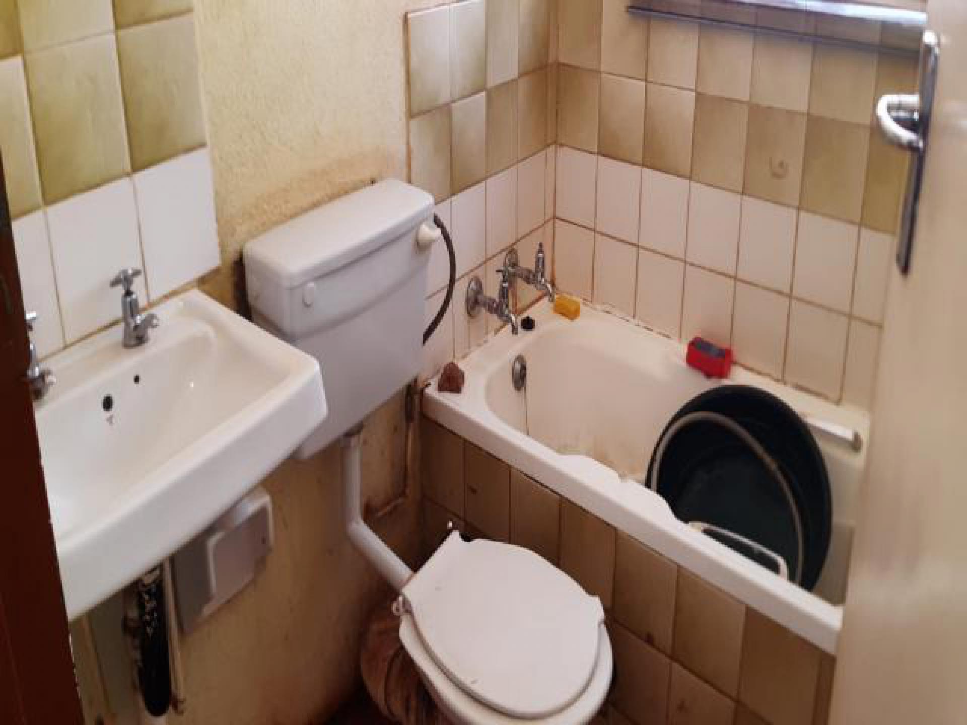 Main Bathroom of property in Ga-Rankuwa Unit 17
