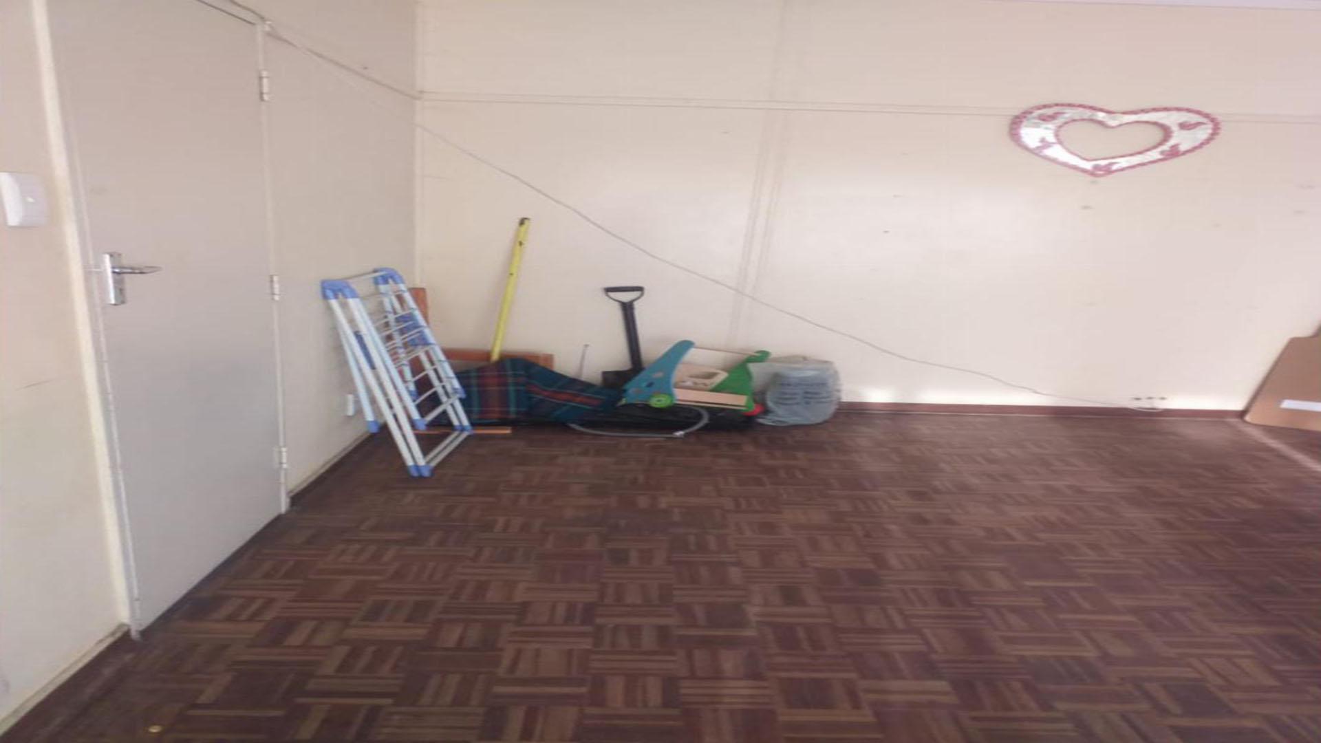 Bed Room 1 of property in Grootvlei