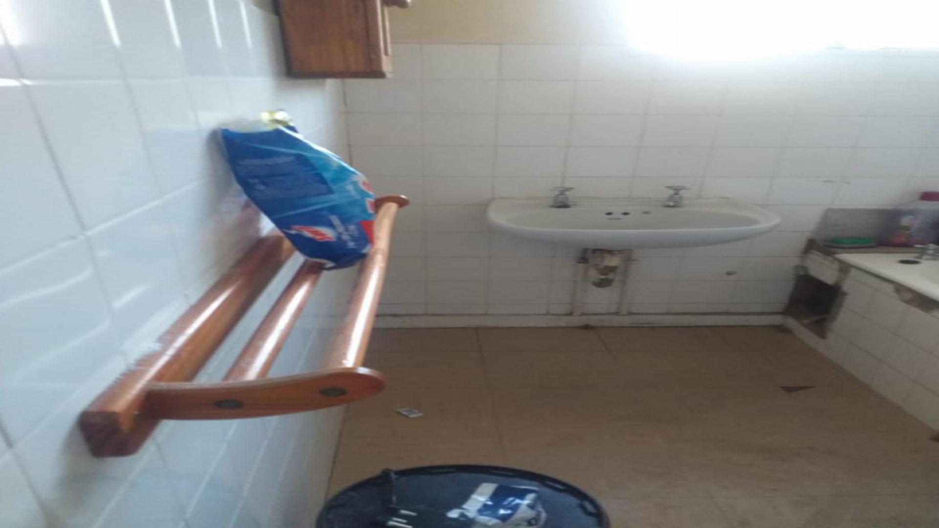 Bathroom 1 of property in Grootvlei