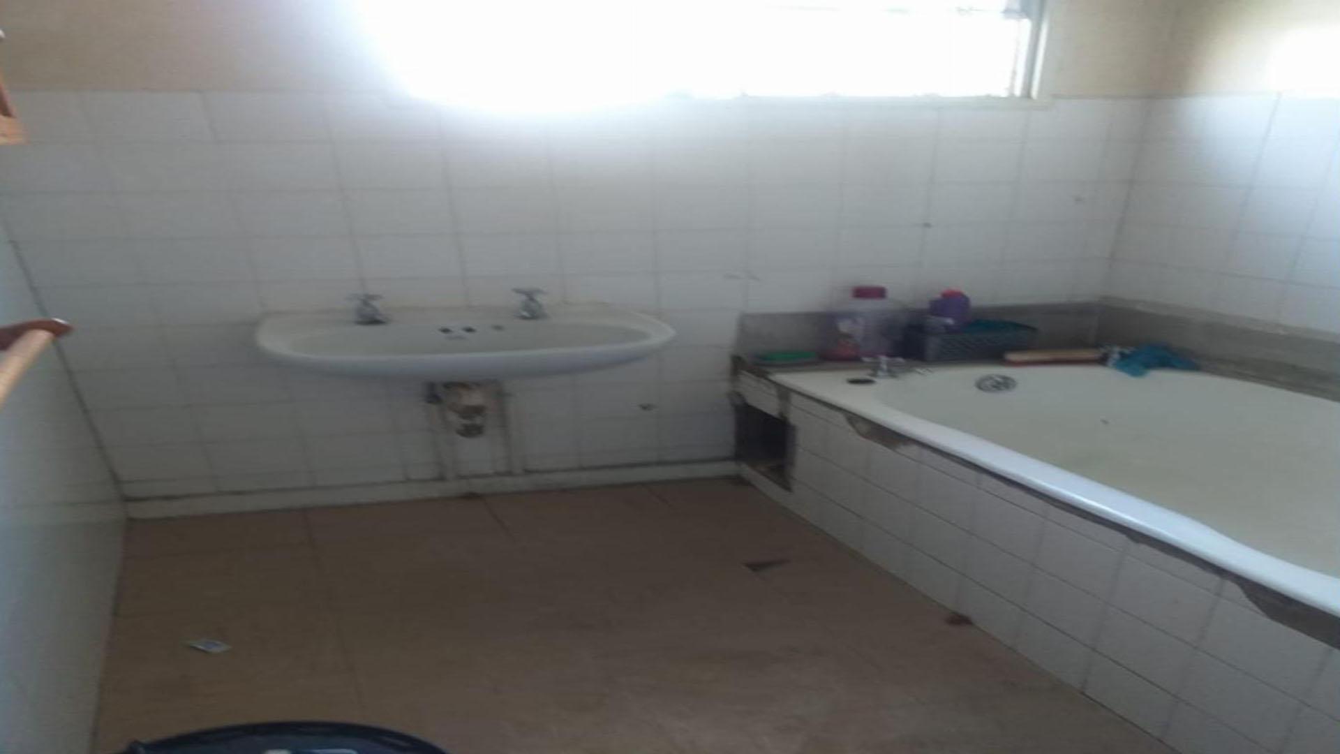 Bathroom 1 of property in Grootvlei