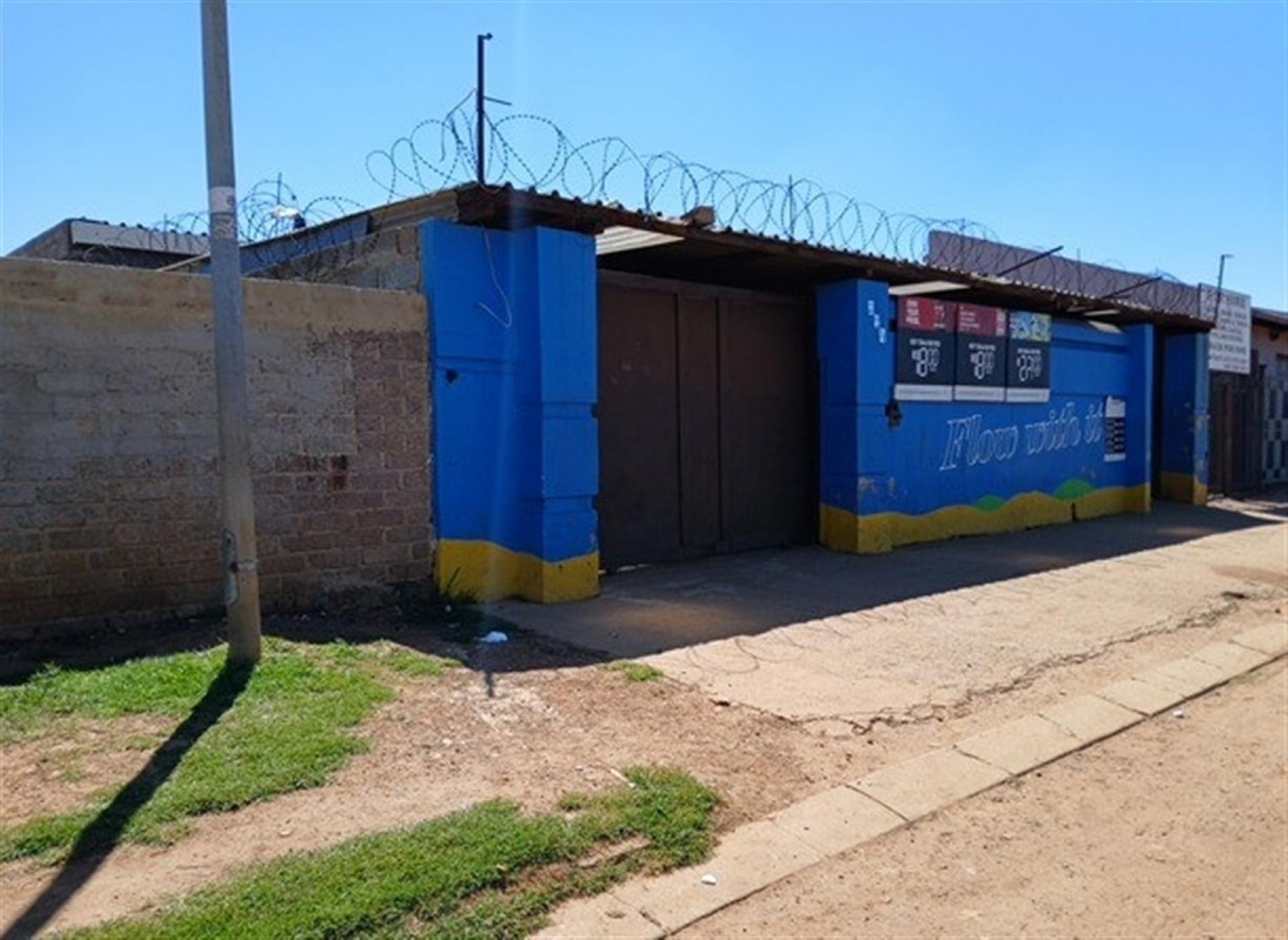 Front View of property in Lakeside - (Vereeniging)