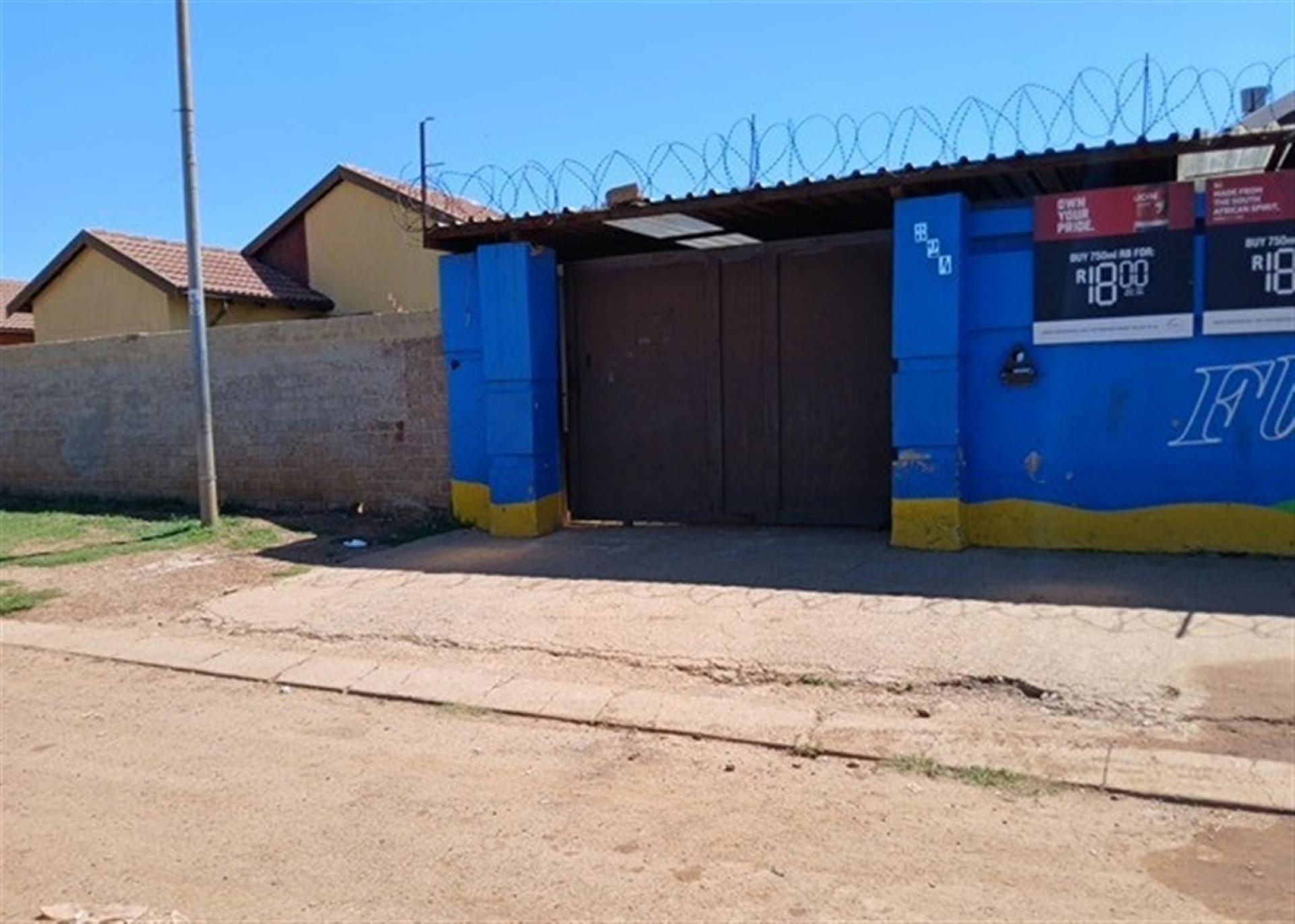 Front View of property in Lakeside - (Vereeniging)