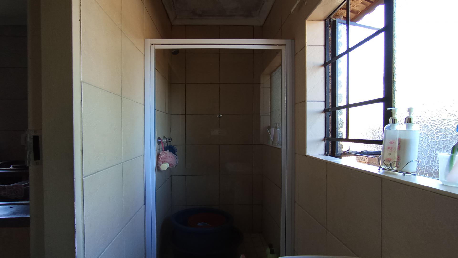 Bathroom 1 - 3 square meters of property in Philip Nel Park
