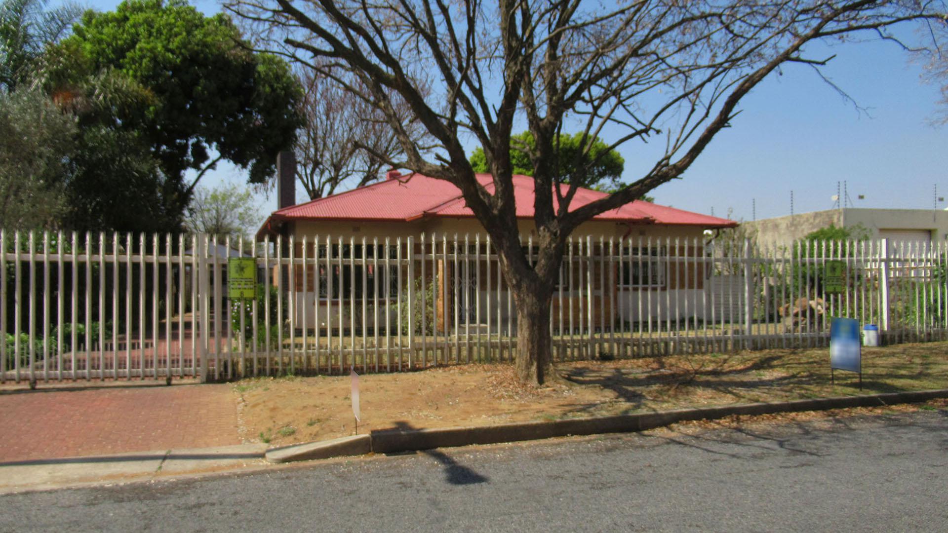 Front View of property in Northmead