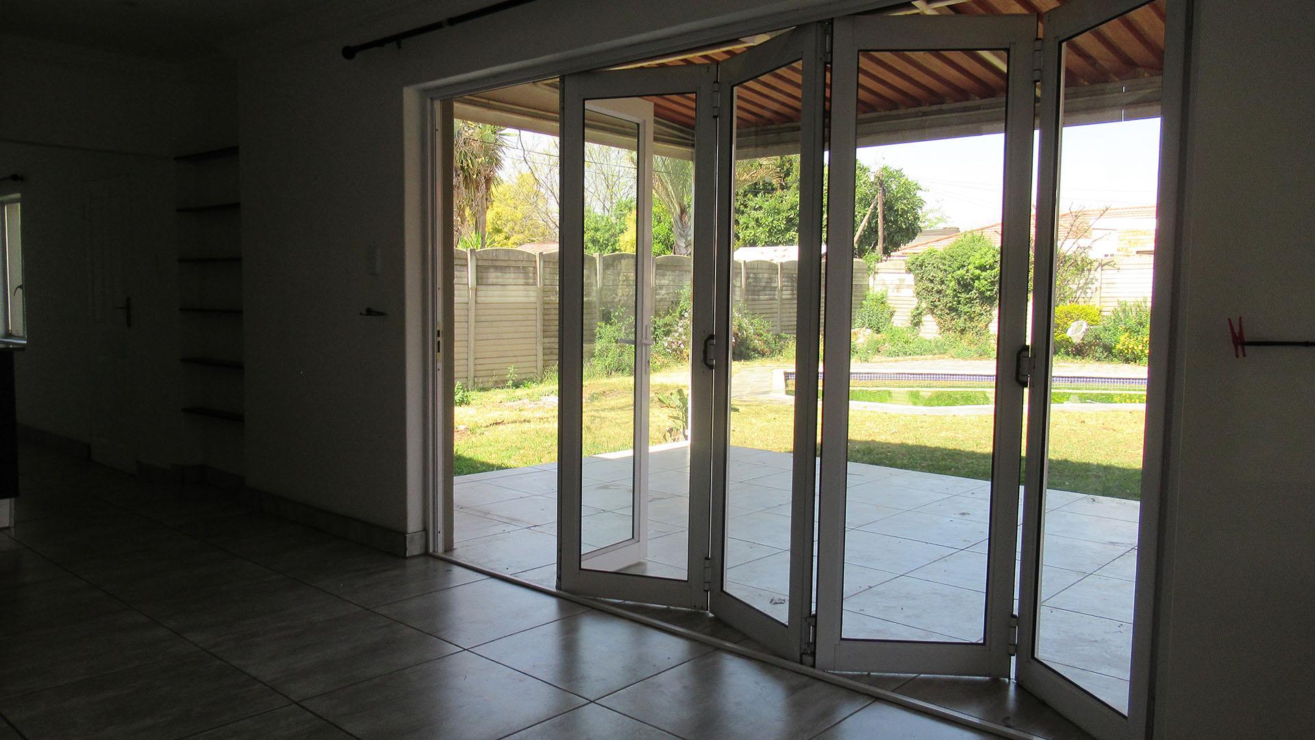 Lounges - 42 square meters of property in Northmead