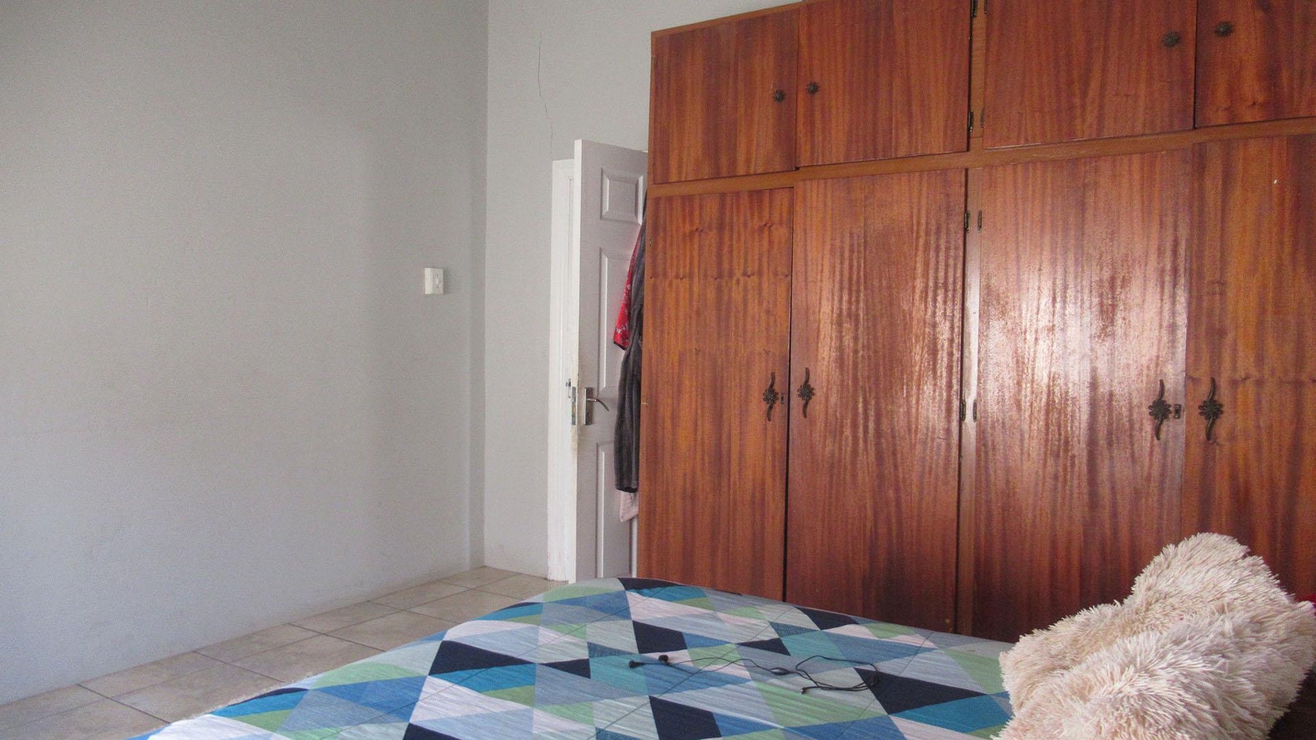 Bed Room 1 - 17 square meters of property in Kenilworth - JHB
