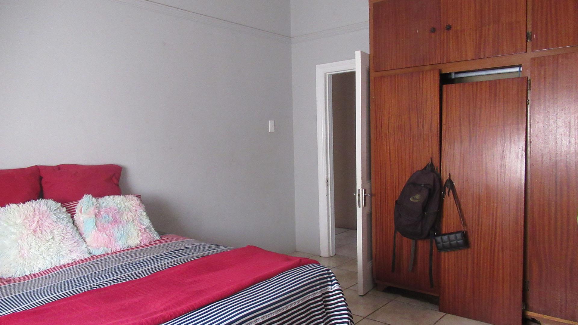 Bed Room 2 - 17 square meters of property in Kenilworth - JHB