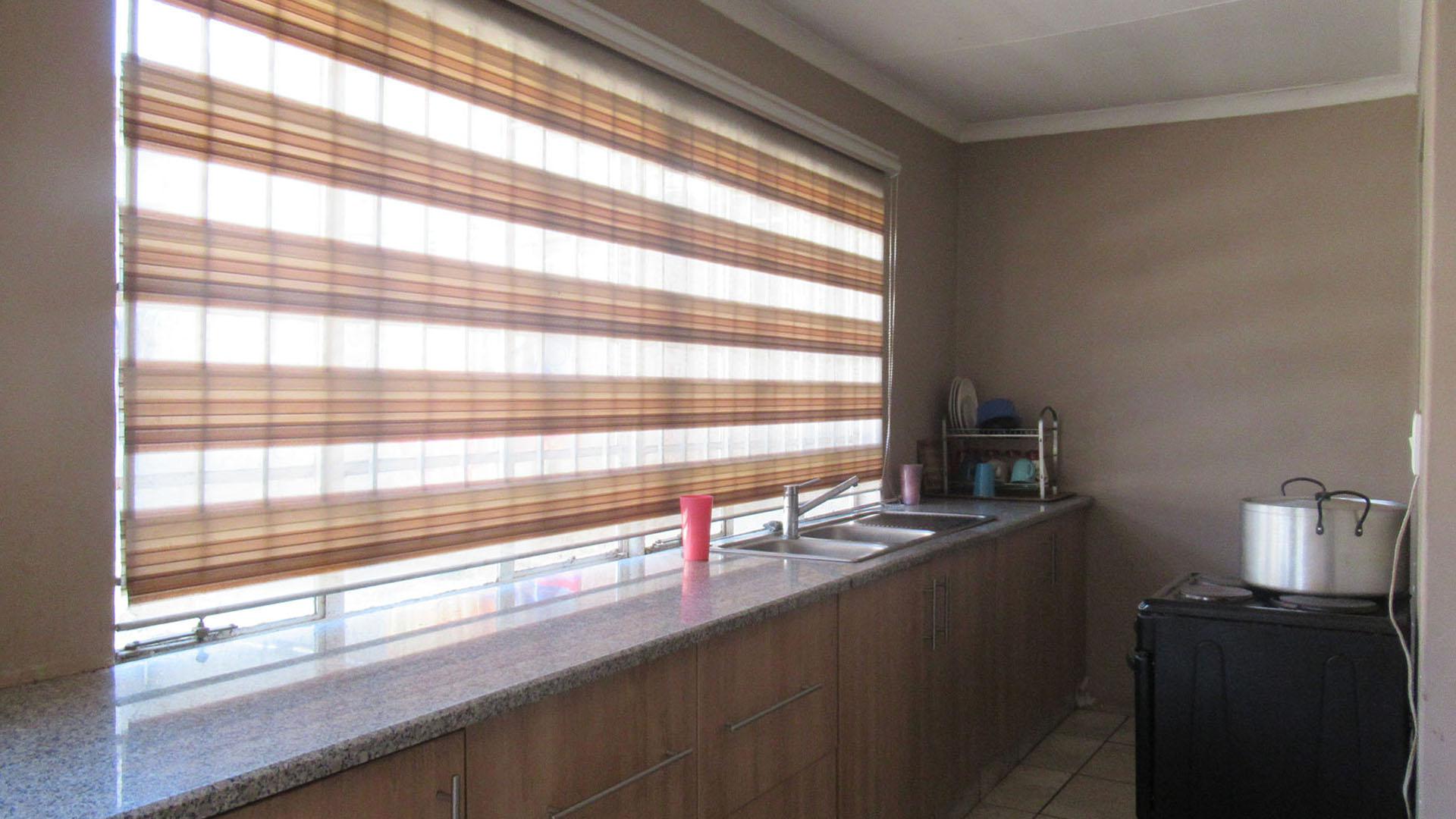 Kitchen - 26 square meters of property in Kenilworth - JHB
