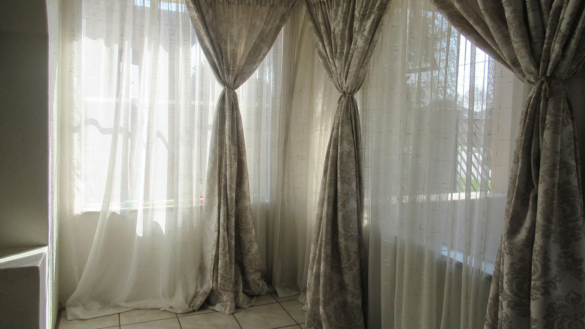 Lounges - 25 square meters of property in Kenilworth - JHB